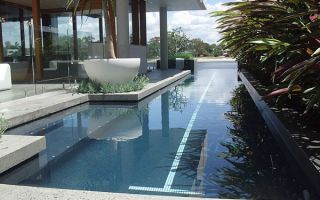 Бассейн в загородном доме