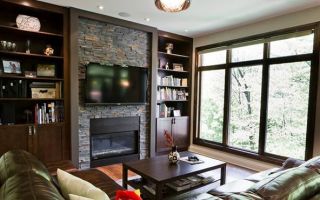 Камин в интерьере гостиной