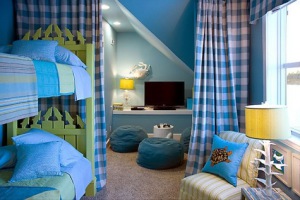 Интерьер спальни голубой с желтым