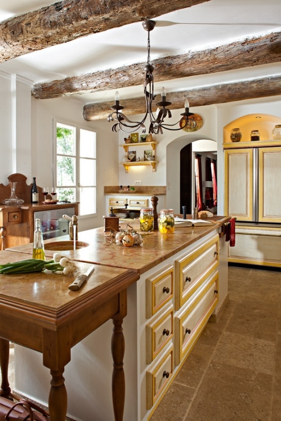 Кухня столовая в деревенском стиле