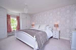 Дизайн спальни в сиреневых тонах