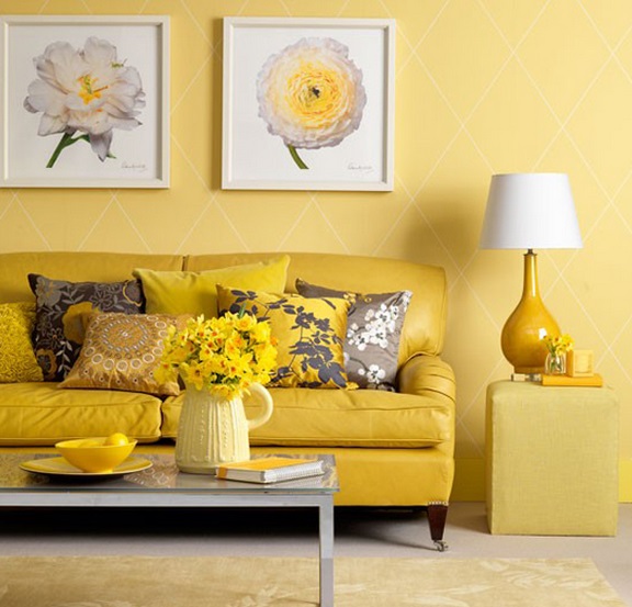 желтые стены в интерьере гостиной